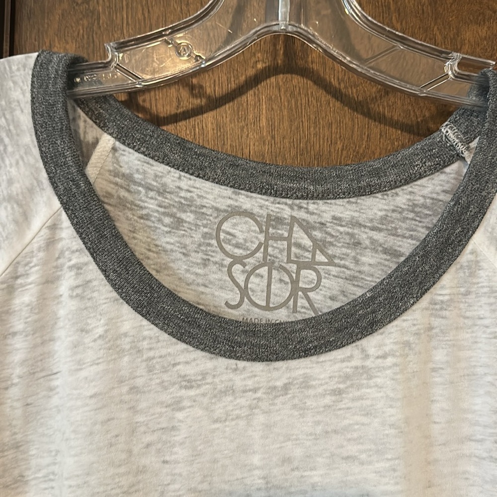 Chaser White and Gray Hawaii Tee - Picture 2 of 2